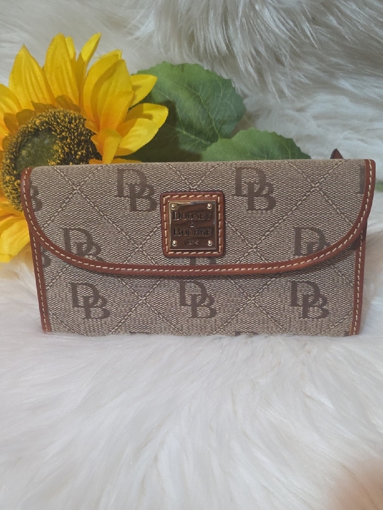 Dooney & Bourke Handbags - Dooney & Bourke Beige and Brown Signature Continental Wallet
